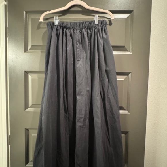 Tahari Black Midi Skirt – Women’s Size Small, Elastic Waist Lightweight Flow Ski - Picture 2 of 2